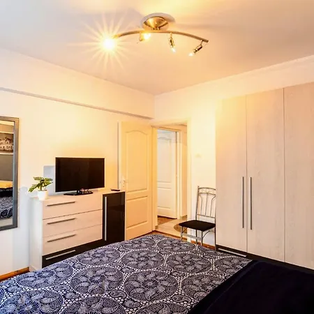 Апартаменты Solis T - Cosy Central Apt Walk To Beach & Caffes