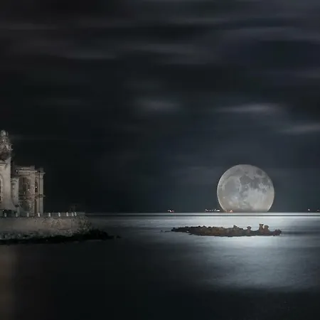 1br Walk To & Old Town Sol Констанца