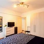Appartement Solis T - Cosy Central Apt Walk To Beach & Caffes