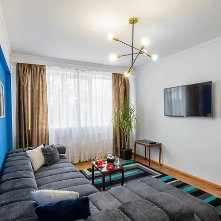 Solis T - Cosy Central Apt Walk To Beach & Caffes *