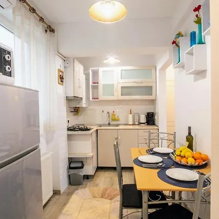 1br Walk To & Old Town Sol Διαμέρισμα