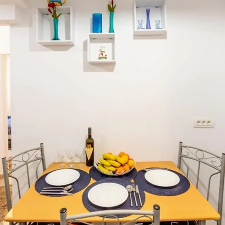 Modern & Stylish Excellent Location Superhost