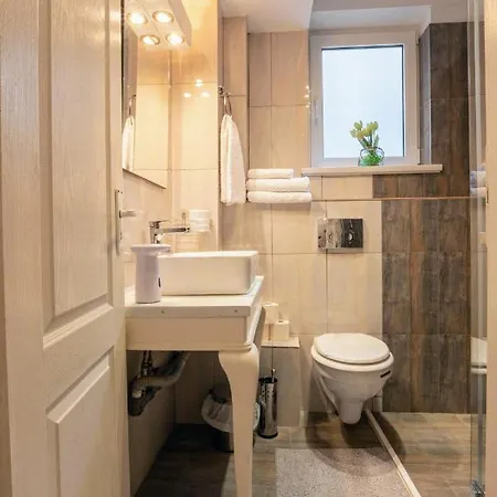 1br Walk To & Old Town Sol