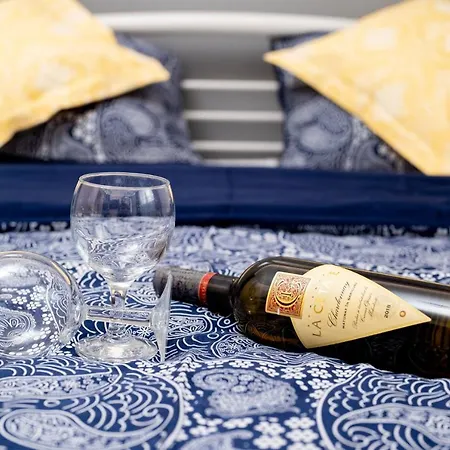 1br Walk To & Old Town Sol *