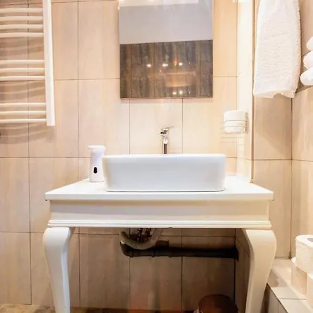Modern & Stylish Excellent Location Superhost Apartment Constanta
