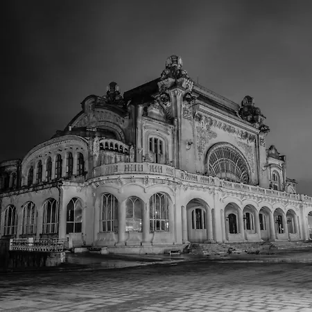 1br Walk To & Old Town Sol Διαμέρισμα