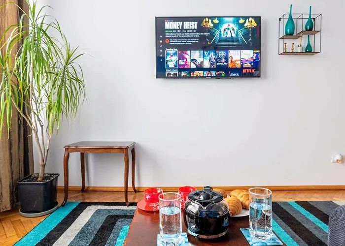 Solis T - Cosy Central Apt Walk To Beach & Caffes Apartment Constanta