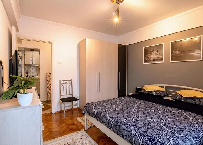 Apartment Solis T - Cosy Central Apt Walk To Beach & Caffes *